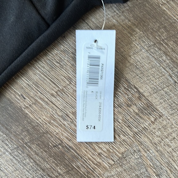 Black off the shoulder dress size 4 - Picture 3 of 3